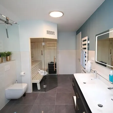 By The Sea - 1st Floor * Glowe